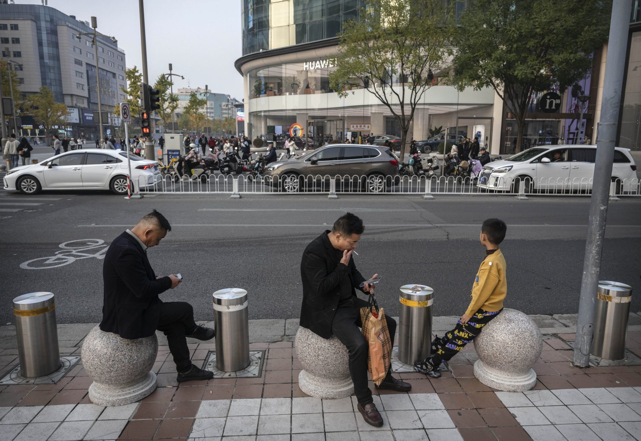 Chinese internet giants will get about three months to adhere to Beijing’s new directive against “information cocoons”.