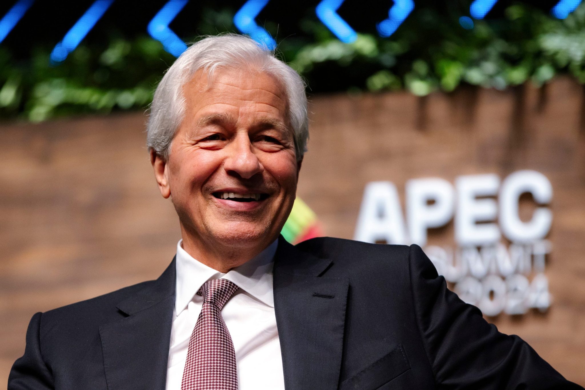 Jamie Dimon, CEO of JPMorgan Chase, says AI will enable people to work 3.5-day weeks in future.